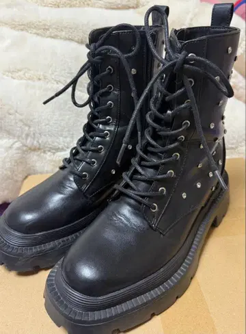 EVRIS 레이스업 부츠 스톤