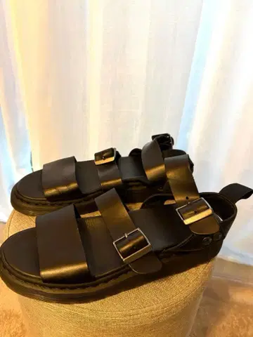 스탠다드 캘리포니아 블랙 샌들