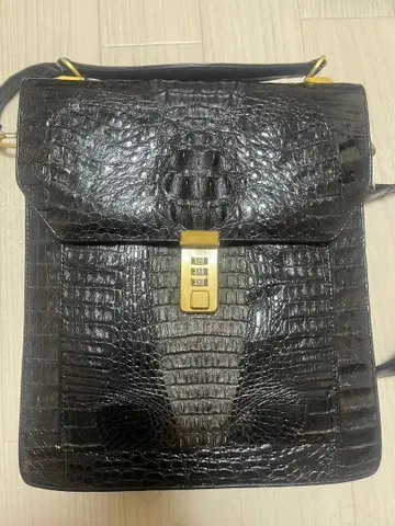 크로커다일풍 가죽 블랙 백