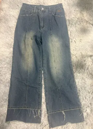 프린지 컷오프 세미 플레어 데님 팬츠 프린지 밑단