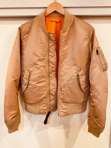 알파인더스트리 핑크 베이지 MA-1 자켓