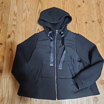 미사용 새상품 벌스데이 바쉬 후드 부착 충전솜 블랙 점퍼