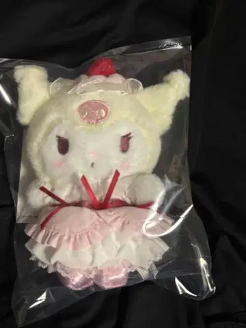 산리오 휘핑 쿠로미 마스코트 백참 (딸기 휘핑 케이크)