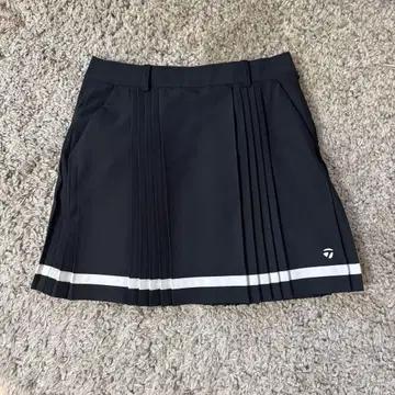 Taylormade 플리츠 스커트 블랙 M 사이즈