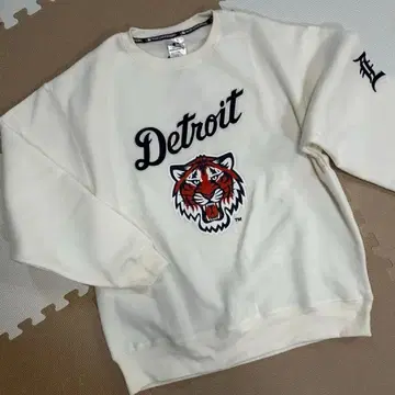 디트로이트 타이거즈 맨투맨 L 사이즈