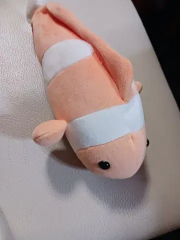 해경관 오렌지와 화이트 물고기형 봉제 인형