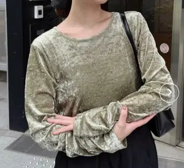 Kastane 2025AW 스터드 벨로아 풀오버 그린 카키