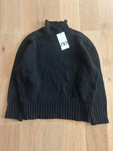 ZARA 블랙 니트 스웨터