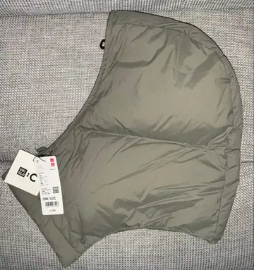 [ 완판템 새상품 ] UNIQLO C 나일론 후디드 넥워머 카키