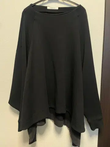 오버 사이즈 블랙 맨투맨 Rouge vif