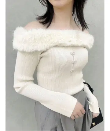 [ 익명 배송 ] dazzlin 2WAY 퍼라이크 넥 니트탑 베이지