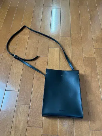 블랙 가죽 사코슈