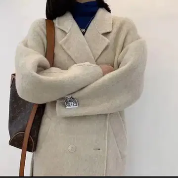 크림색 더블 브레스트 롱 코트