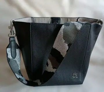 EVEXbyKRUZIA 카모플라쥬 패턴 스트랩 숄더백