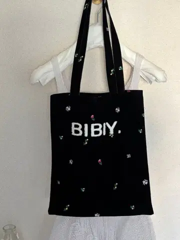 Bibiy. 블랙 토트백 벨로아 벨벳 자수