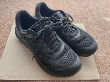 [ 가격 인하 중 ] MERRELL FLOATPRO 블랙 스니커즈