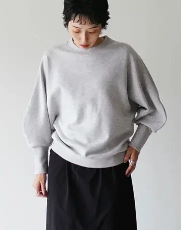 sinemenemenmaid 돌먼 커브 슬리브 트레이닝복 오트밀