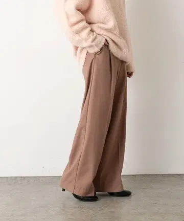 [ Omekashi ] 센터 프레스 턱 팬츠 모카 사이즈 36 완판템