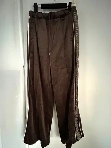 CAMPHOR WOOD 브라운 와이드 팬츠