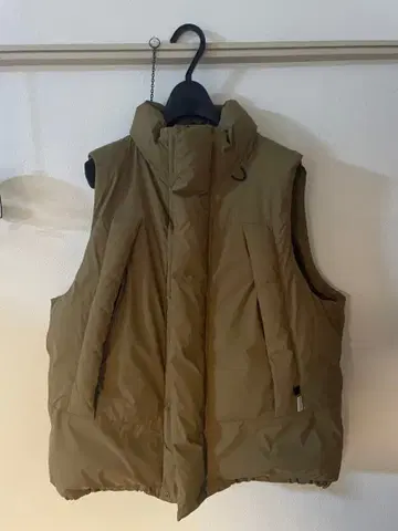 새상품급 DAIWA PIER39 다이와피어39 다운 베스트 베이지 M