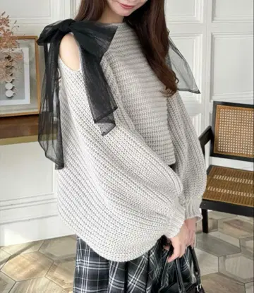 [ 택 포함 미사용 새상품 ] Clear 어깨 슬릿 튤 리본 니트탑