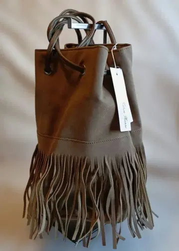 택 포함 프린지 브라운 숄더백