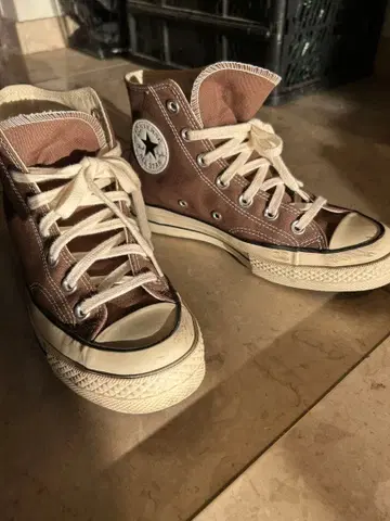 척테일러 CONVERSE 브라운 하이컷 스니커즈