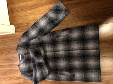 그레이 계열 체크 체스터 코트