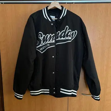 Sunday Skate Club 블랙 바시티 자켓