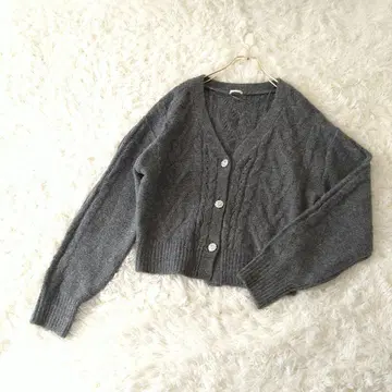 미사용 새상품 GU 지유 비쥬 버튼 V넥 케이블 니트 가디건 XL 그레이