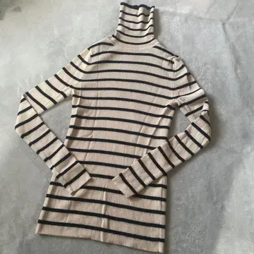 새상품급 유니클로 스트라이프 터틀넥 니트