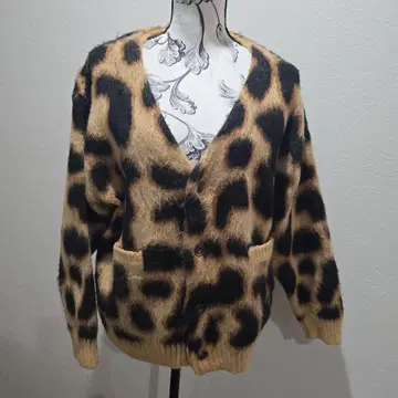 레오파드 무늬 모헤어 가디건 새상품급
