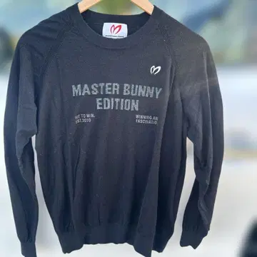 MASTER BUNNY EDITION 블랙 스웨터