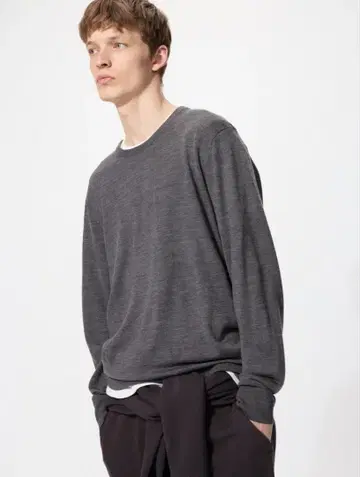 UNIQLO/메리노 크루넥 스웨터
