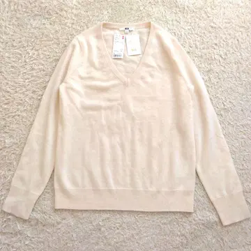 [ 택 포함 새상품 ] 유니클로 캐시미어 100% V넥 스웨터 L 화이트