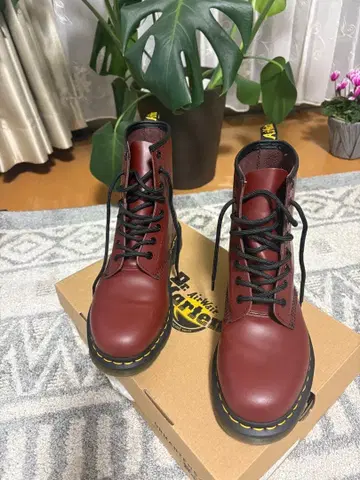 버건디 가죽 하이컷 부츠