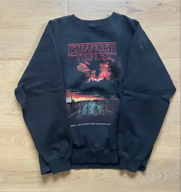 스트레인저 띵스 GU 콜라보 맨투맨 L