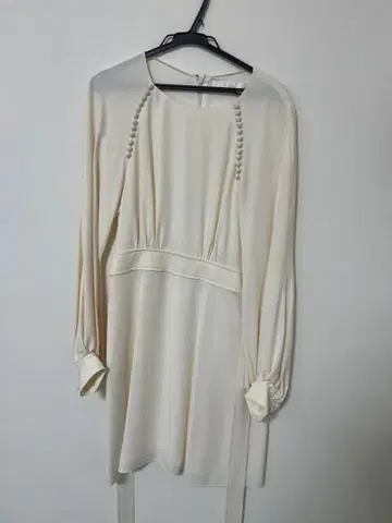 끌로에 아이보리 긴팔 블라우스 행거 & 가먼트 백 포함