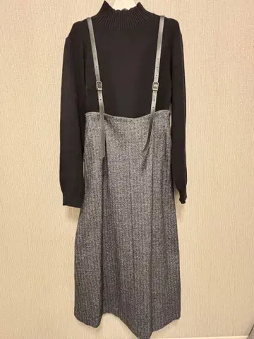 페넬 그레이 서스펜더 타이트 스커트