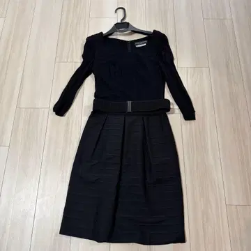 BODY DRESSING Deluxe 블랙 무릎 기장 원피스