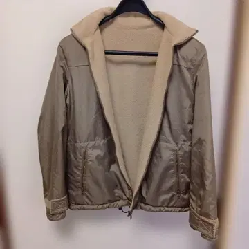 베이지 나일론 자켓 플리스 안감