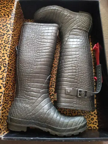 레어 지미추 x 헌터 악어 엠보싱 롱 레인부츠 장화 그레이 신발