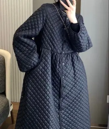 퀼팅풍 허리 마크 노카라 코트