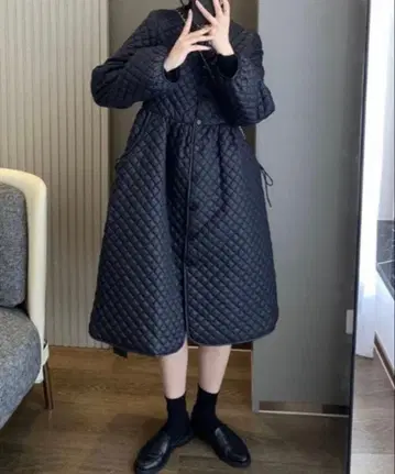 퀼팅풍 허리 마크 노카라 코트