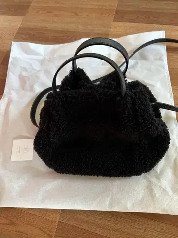 러셋 블랙 퍼 숄더백