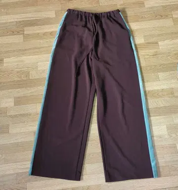 브라운과 터콰이즈의 캐주얼 팬츠