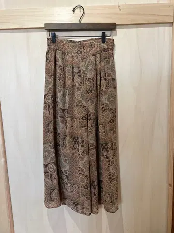 비어즐리 BEARDSLEY 에스닉 무늬 가우초 팬츠