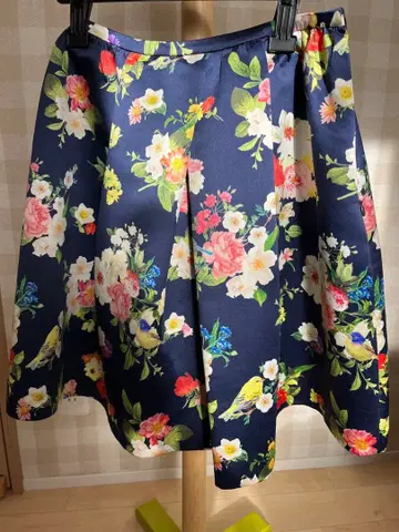 Cine 네이비 꽃무늬 플레어 스커트 S