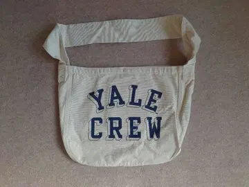 Yale Crew 숄더백 크림색 뉴스 페이퍼백
