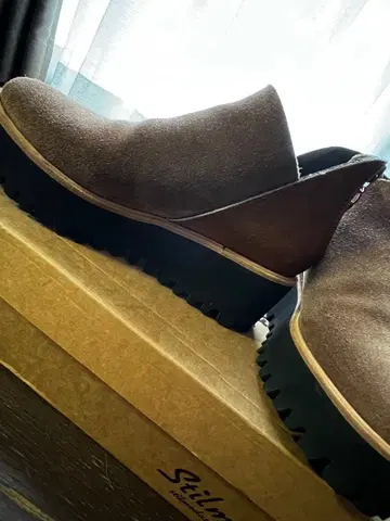 브라운 사이드 고어 천연 가죽 송치 부츠 통굽 밑창